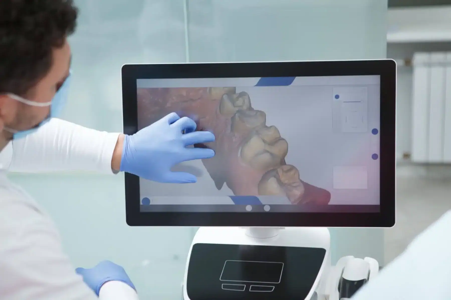 Digital dental scan being designed on screen at New Smile